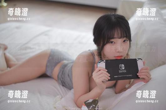 然后我看到Kang Inkyung的校服原图，毫无争议，作品的魔力竟让我想起了上课的日子。